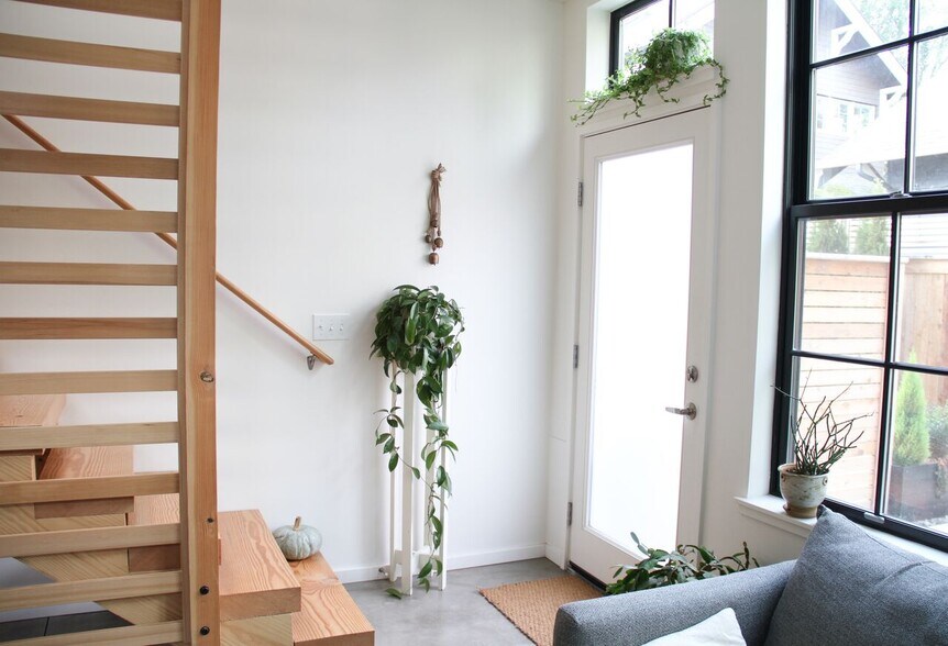 Building Photo - 2421 SE Division St