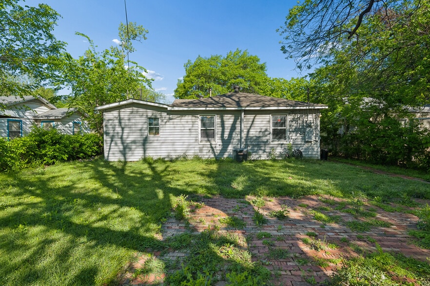Building Photo - 2821 S Hills Ave