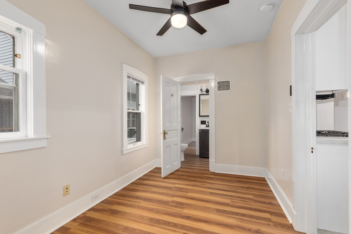 Building Photo - 1349 Portland Ave NE