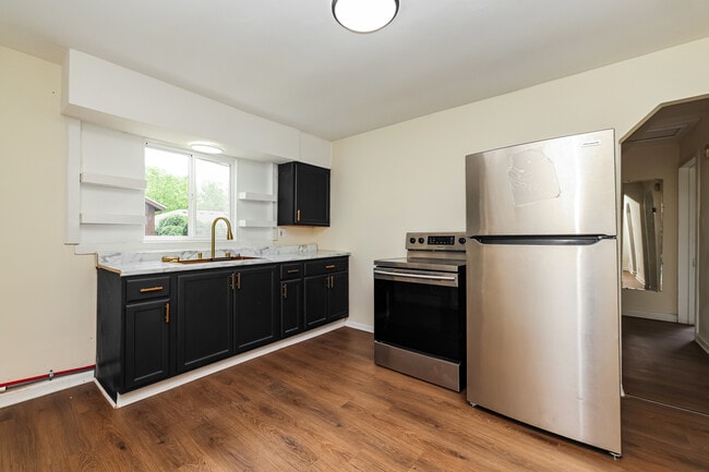 Building Photo - 132 Burgess Ave