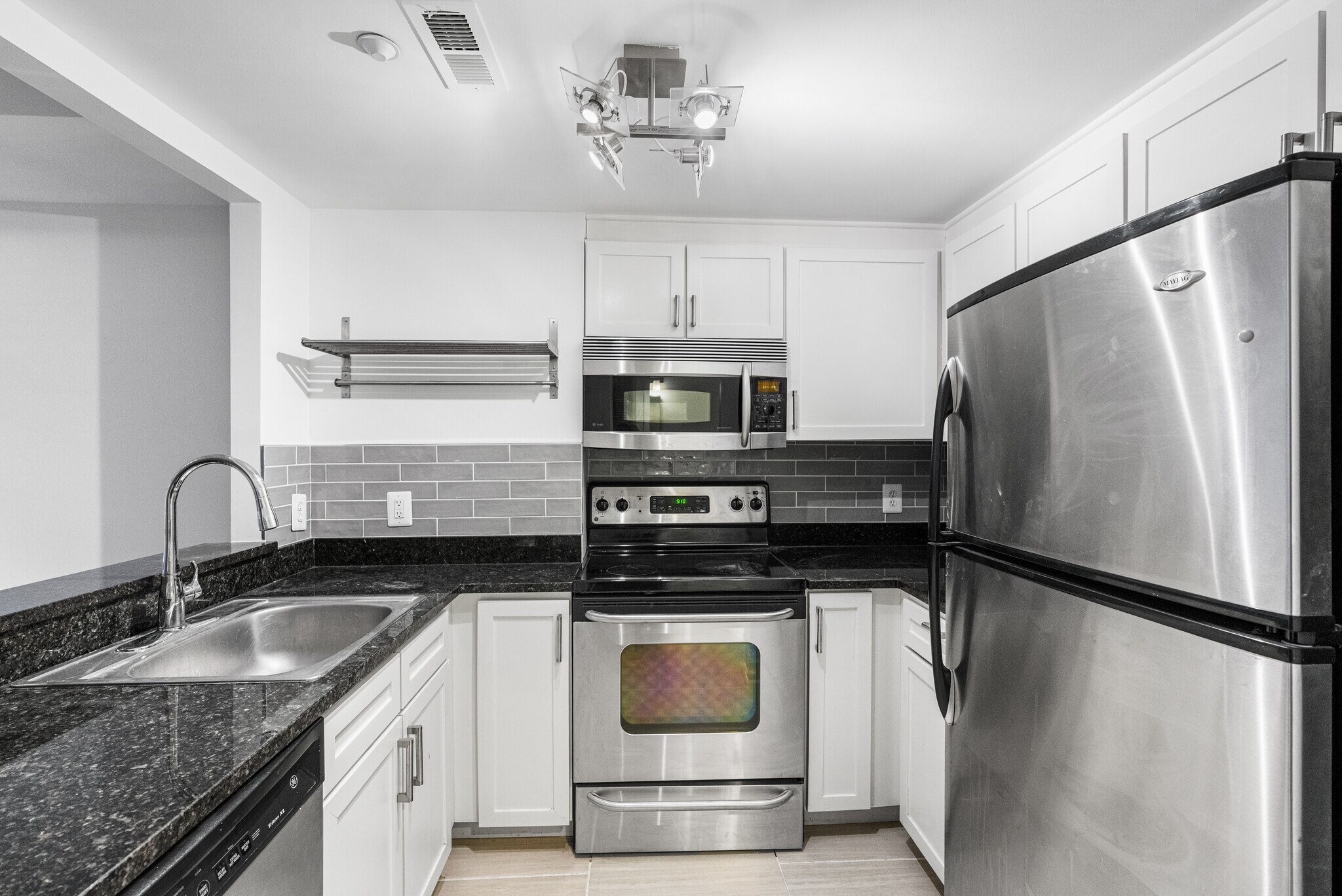 Building Photo - 1150 K St NW