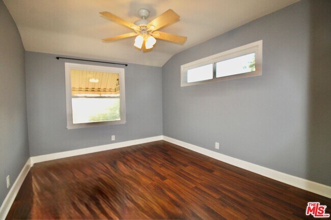 Building Photo - 7610 Kelvin Ave