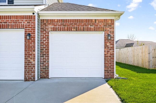 Building Photo - 4663 Bayview Dr