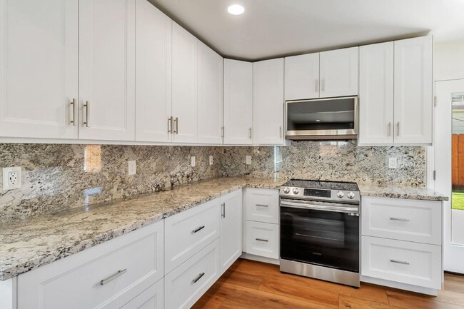 Building Photo - 1958 Woodside Rd