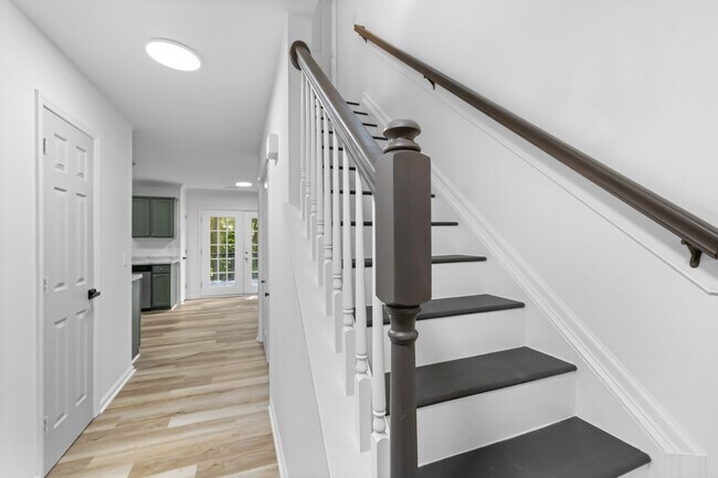 Building Photo - 6649 Speight Cir
