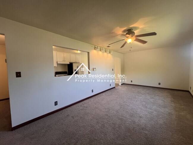 Building Photo - 5546 Cranbrook Way