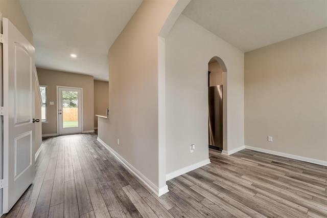 Building Photo - 2306 Dahlia Way