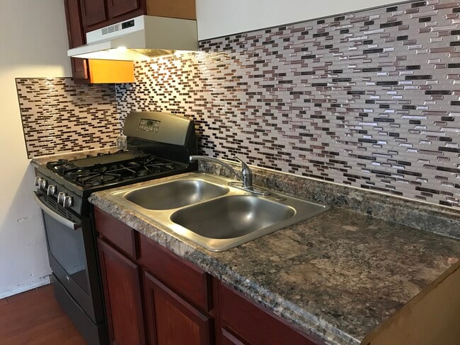 kitchen - 11553 Vanport Ave