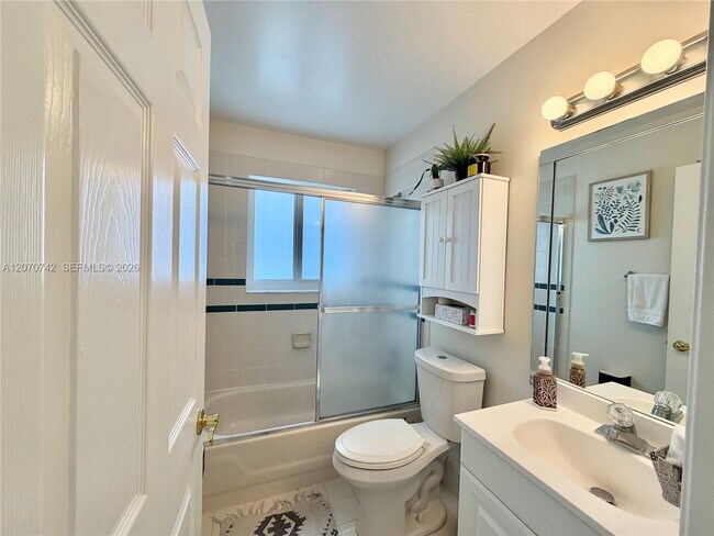 Building Photo - 415 NW 165th Ave