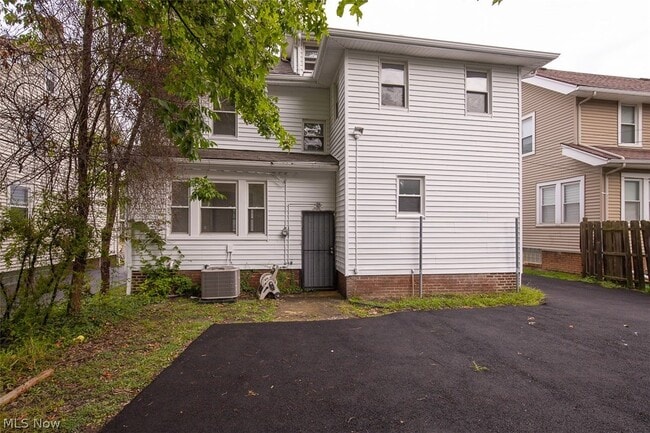 Building Photo - 3244 Redwood Rd