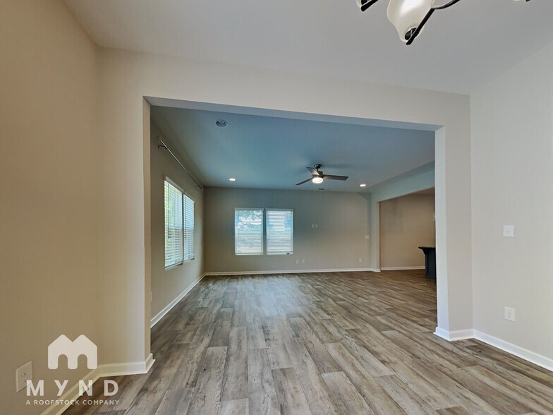 Building Photo - 8645 River Ridge Dr