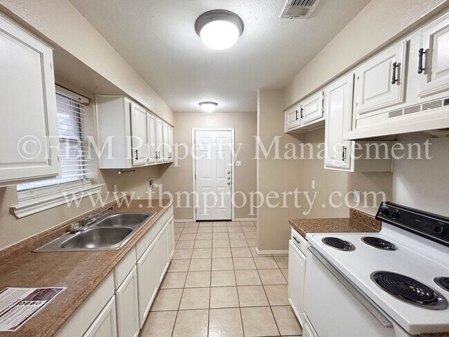 Building Photo - 1211 Old Bardwell Rd