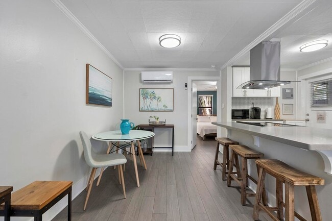 Building Photo - 551 SW 13th Ave