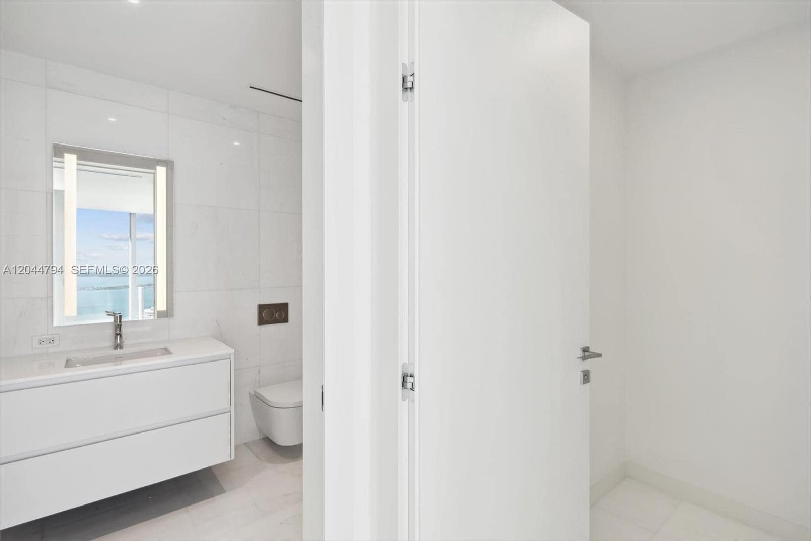 Building Photo - 300 Biscayne Boulevard Way