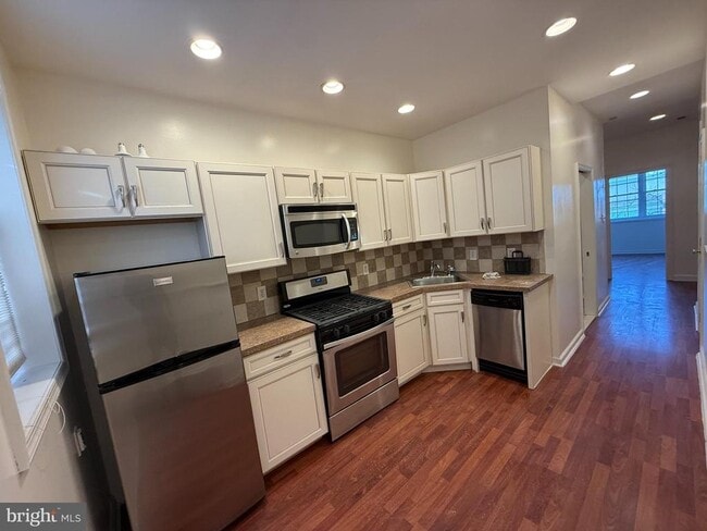 Building Photo - 2428 S Broad St