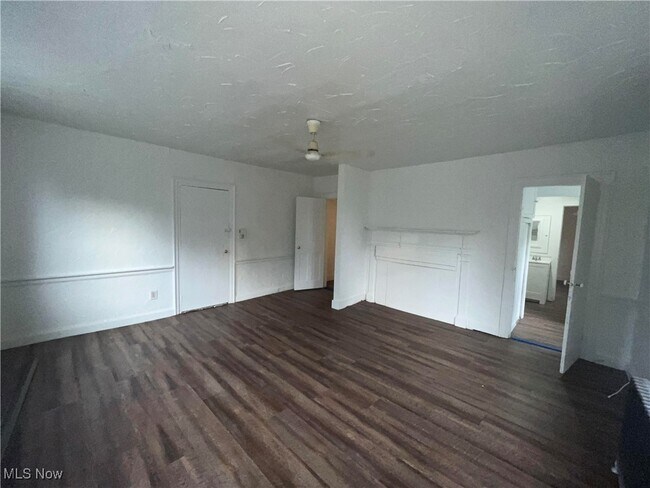 Building Photo - 5466 S Ridge Rd