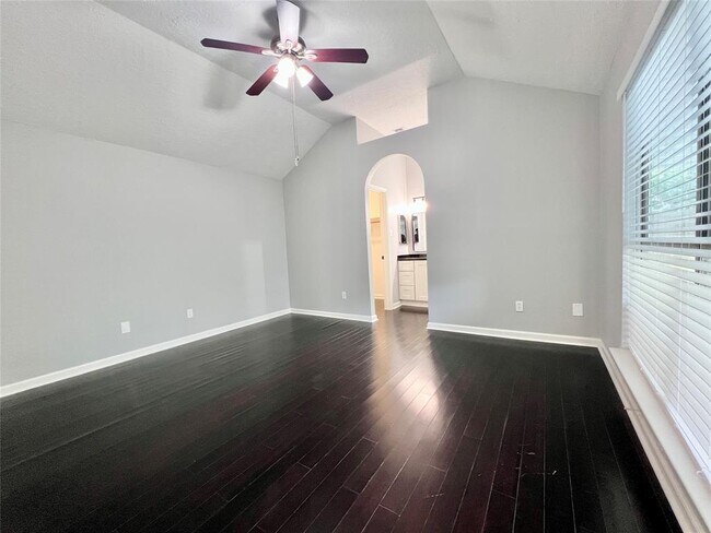 Building Photo - 15543 Scenic Haven Dr