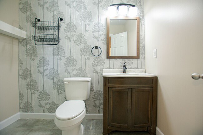 Building Photo - Pet Friendly Three Bedroom with Bonus!