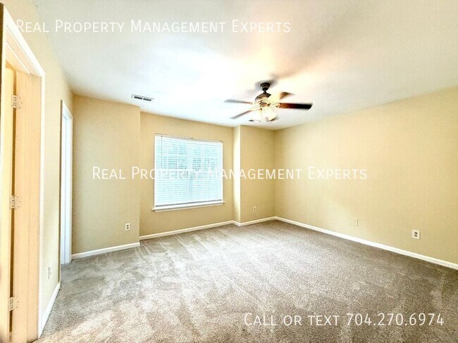 Building Photo - 4025 Oakwood Rd