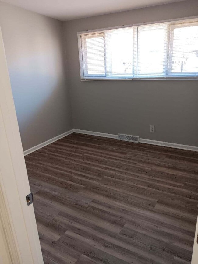 Building Photo - 3 bedroom 1 bath in Southwest Topeka