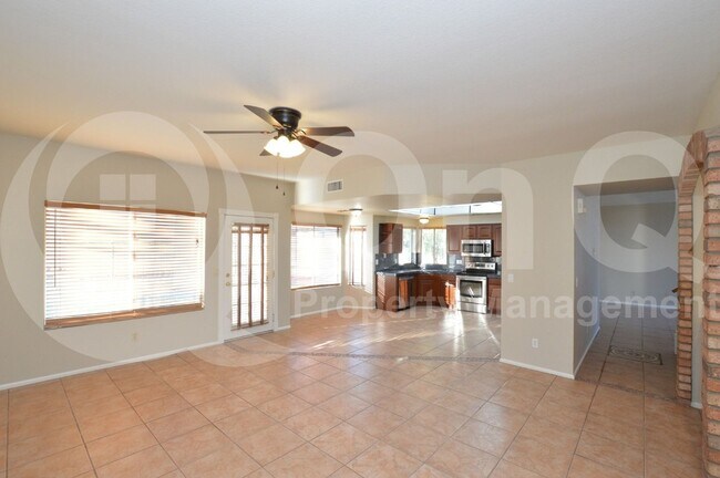 Building Photo - 2125 E Nantuckett Dr