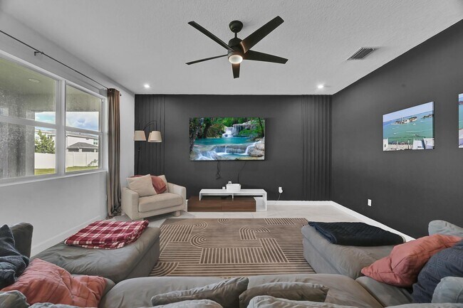 Building Photo - 14119 SW Safi Ter