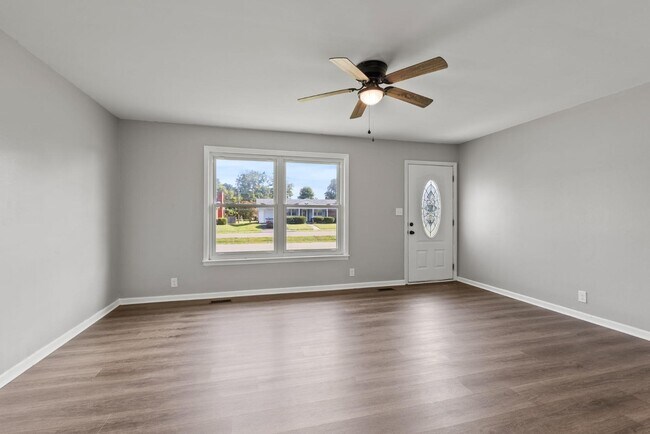 Building Photo - 610 Greenbriar Dr