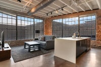 Building Photo - 822 Howard Ave