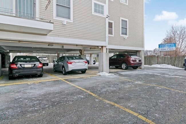 Building Photo - 260 Main St