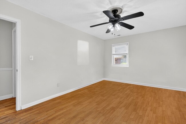 Building Photo - 118 Jamaica Dr