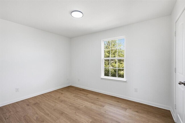 Building Photo - 1013 Woodward Ct