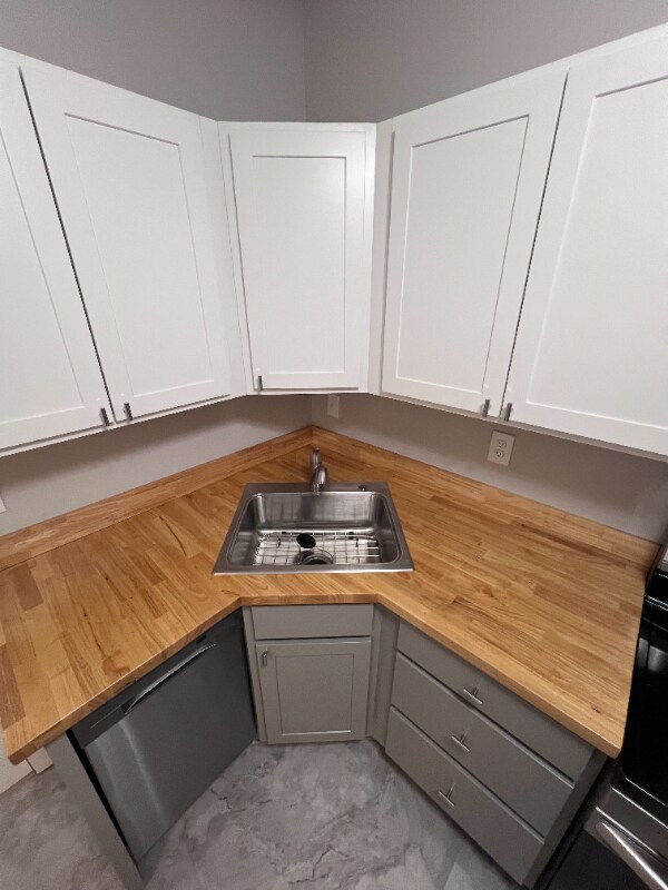 Building Photo - 405 Moore St