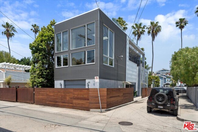 Building Photo - 483 Carroll Canal Ct