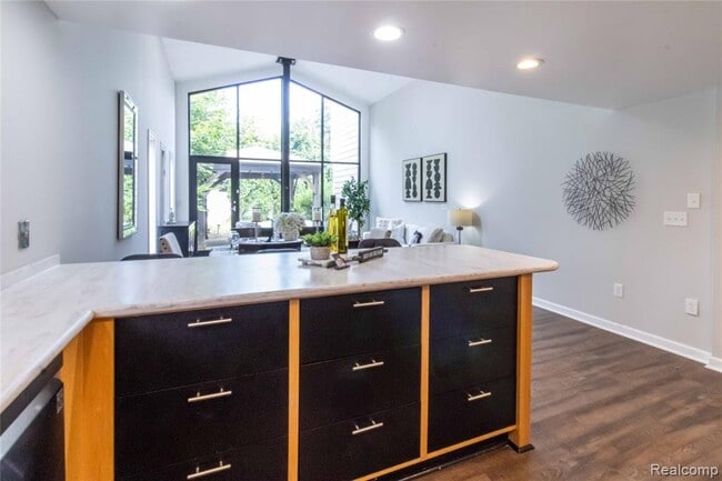 Building Photo - 1834 Fairview St