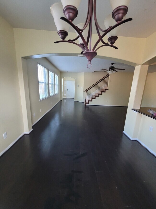 Building Photo - 14202 Silver Hollow Ln