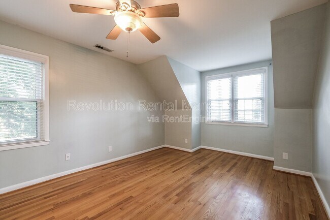 Building Photo - 3288 Regalwoods Dr