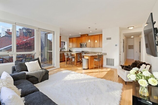 Building Photo - 99-105-105 Broad St