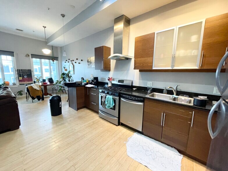 Building Photo - 1431 Tremont St