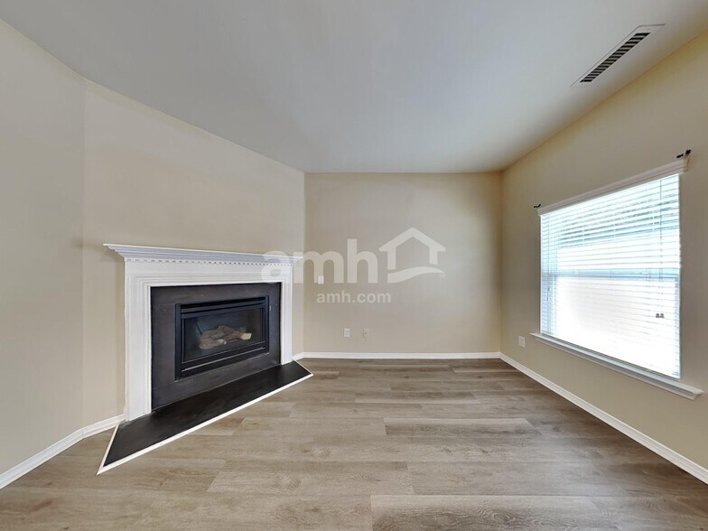 Building Photo - 84 Yarmouth Dr