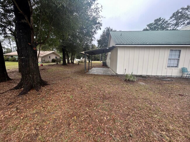 Building Photo - 218 Sparkleberry Ln