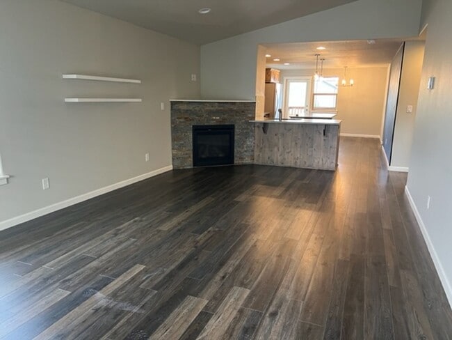 Building Photo - Newer home in NW Redmond