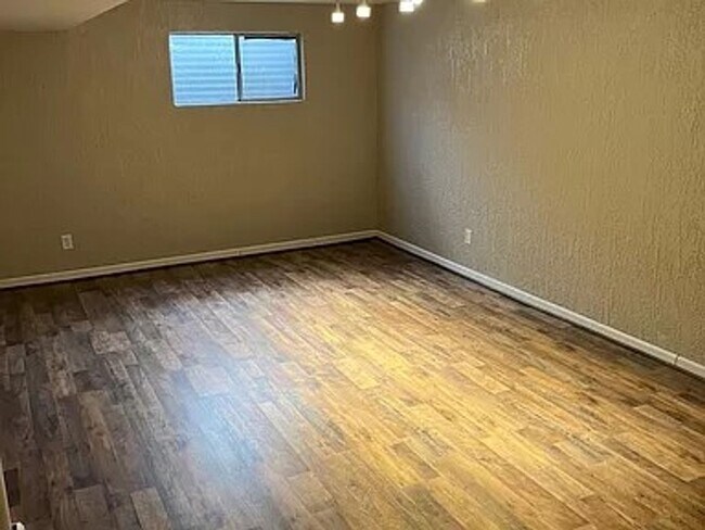 Building Photo - 2660 Villa Loma Dr