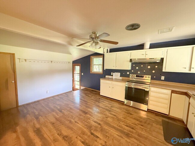 Building Photo - 1012 Strong St