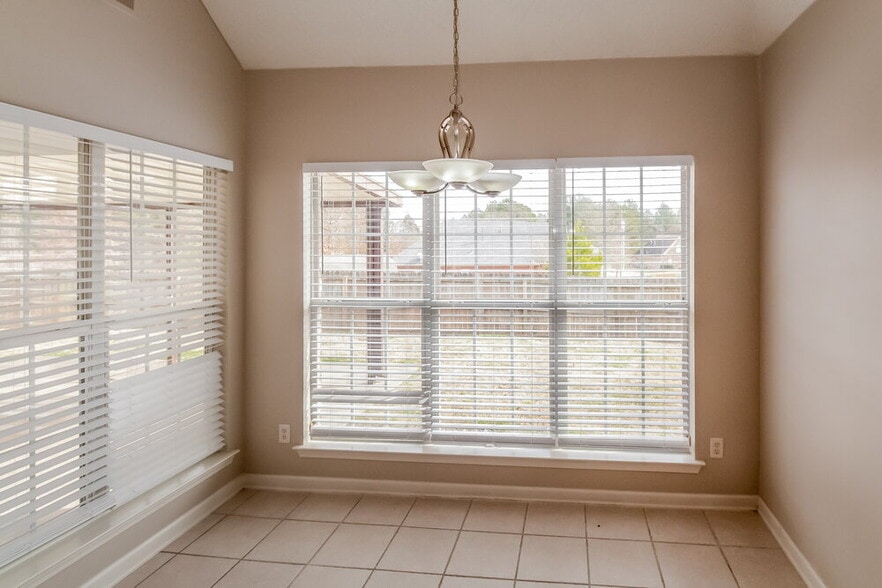 Building Photo - 6300 Sandbourne W