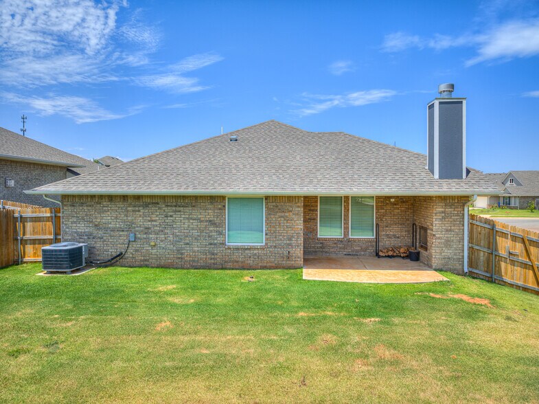 Building Photo - 3716 Pettit Blvd