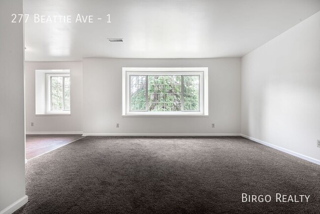 Building Photo - Move in Ready! Large and lovely 2-bedroom ...