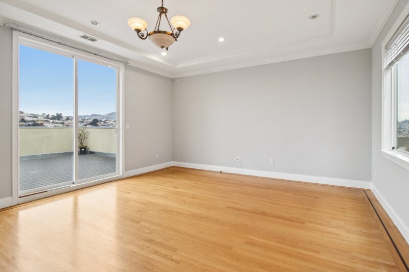 Building Photo - 163 Rae Ave