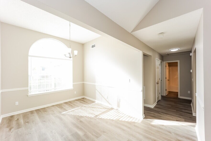 Building Photo - 6024 Birdseye Tr