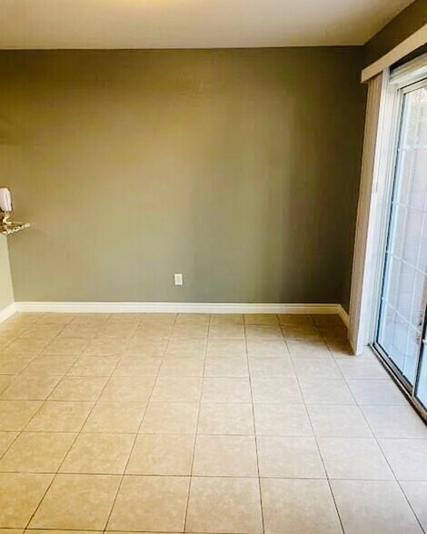 Building Photo - 10173 Quaint Tree St