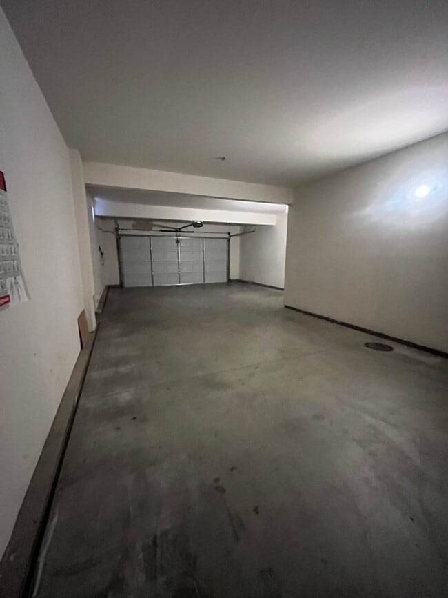 Building Photo - Beautiful 4 Bedroom Home!